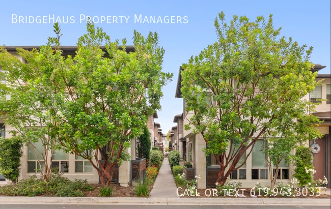 2428 Aperture Cir in San Diego, CA - Building Photo - Building Photo