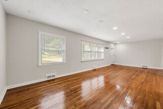 2229 Beecher Cir SW in Atlanta, GA - Building Photo - Building Photo