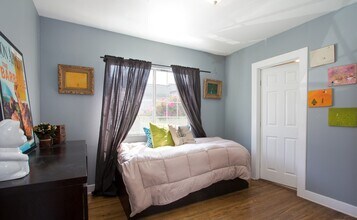 5960 Lexington Ave in Los Angeles, CA - Building Photo - Building Photo