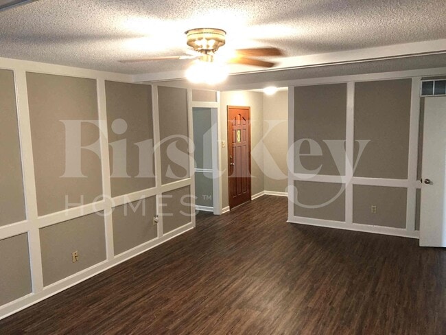 5015 Hickory Bark Dr in Memphis, TN - Foto de edificio - Building Photo