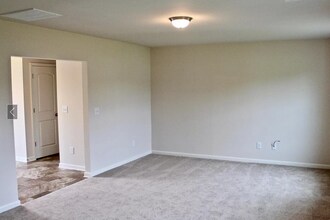 93 Aleah Ct in Lillington, NC - Building Photo - Building Photo