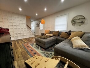 68 Crescent Ln in Levittown, NY - Building Photo - Building Photo
