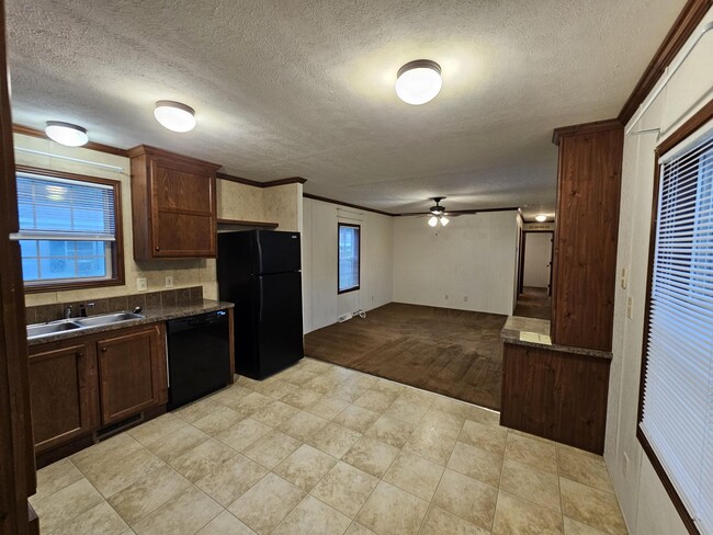 10 Daisy Ln in Weedsport, NY - Building Photo - Building Photo