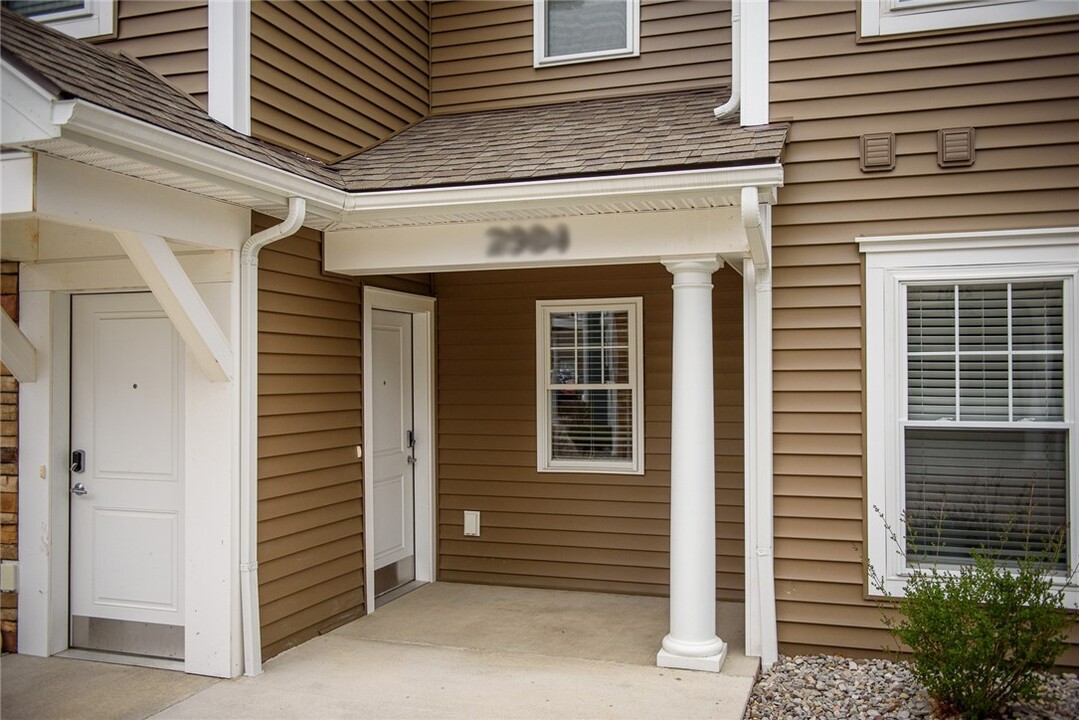 1260 Lehigh Station Rd in Henrietta, NY - Building Photo