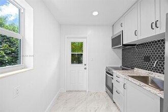 411 SE 3rd Ave in Hallandale Beach, FL - Building Photo - Building Photo