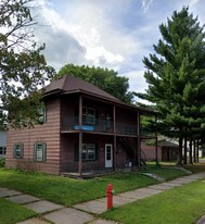 604 N Wilson Ave, Unit Upper in Rice Lake, WI - Building Photo
