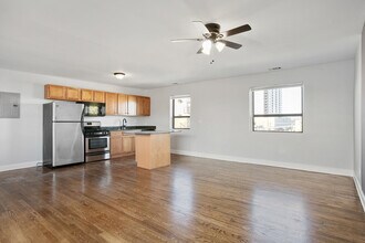 7616 N Marshfield Ave in Chicago, IL - Building Photo - Building Photo