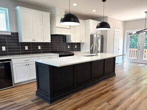 327 Coxe Ave in Charlotte, NC - Building Photo - Building Photo
