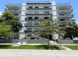 16508 NE 26th Ave in North Miami Beach, FL - Building Photo