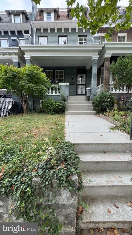 property at 9 Adams St NW