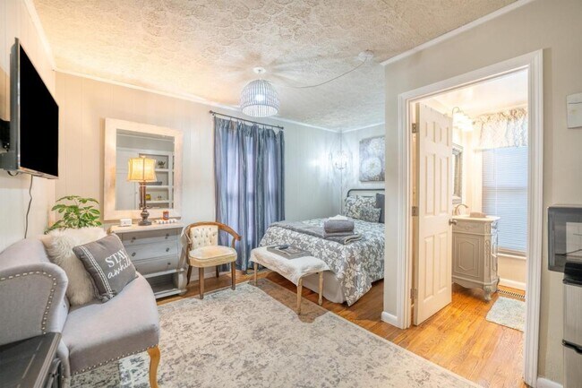 property at 714 E Jefferson St