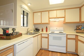 2705 Range Ave in Santa Rosa, CA - Foto de edificio - Building Photo