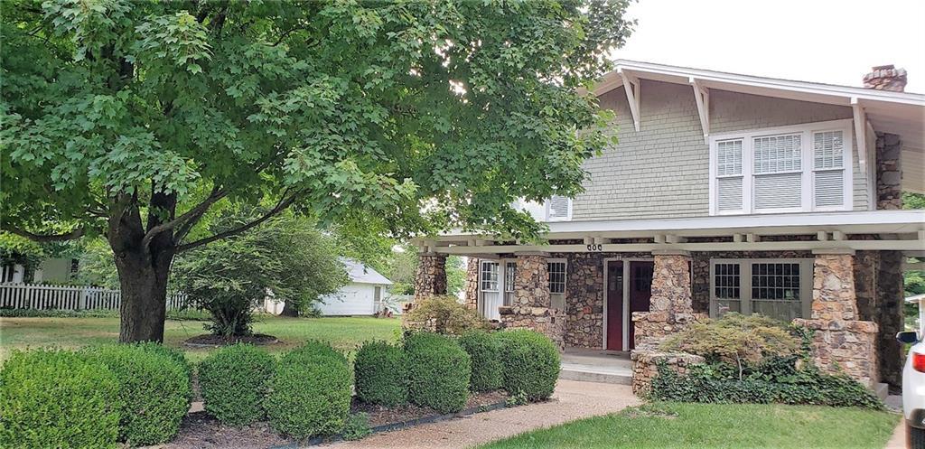 606 W Central Ave in Bentonville, AR - Building Photo