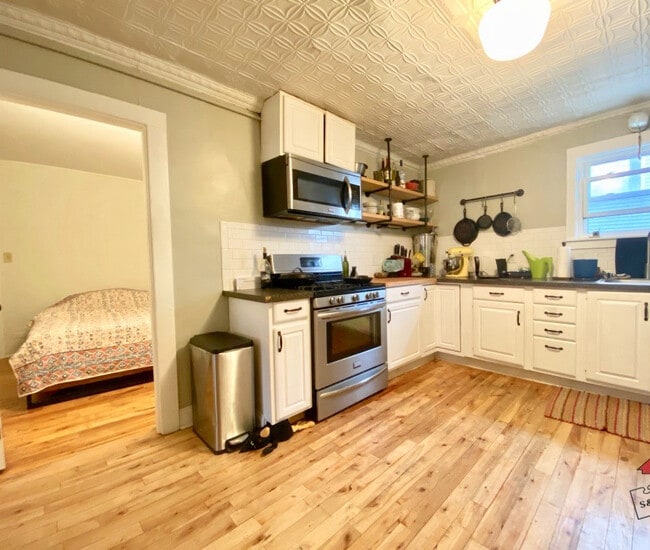 47 Mansion St, Unit B in Winooski, VT - Building Photo - Building Photo