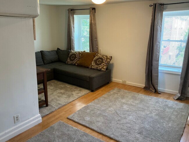 1022 Pine St, Unit #301 in Philadelphia, PA - Foto de edificio - Building Photo