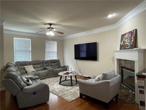 2167 Meadow Peak Rd in Duluth, GA - Foto de edificio - Building Photo