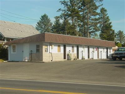 613 Ocean Ave in Westport, WA - Foto de edificio