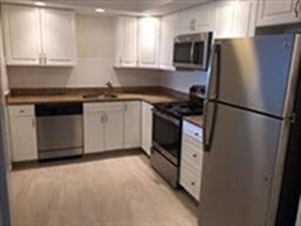 4 Stone Ave, Unit #1H in Stoneham, MA - Building Photo
