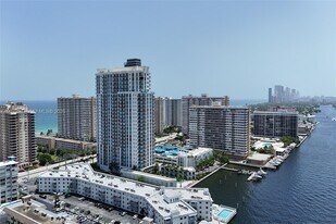 1945 S Ocean Dr in Hallandale Beach, FL - Building Photo