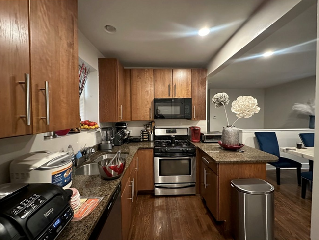 4228 N Whipple St, Unit 1W