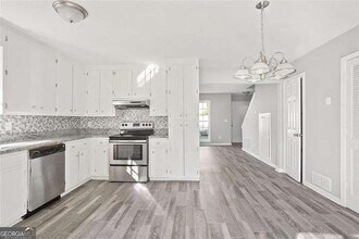 5232 Ridge Forest Dr in Stone Mountain, GA - Building Photo - Building Photo