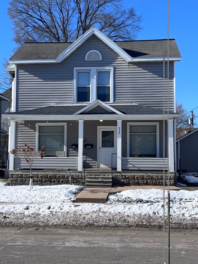 912 S Barstow St, Unit 1