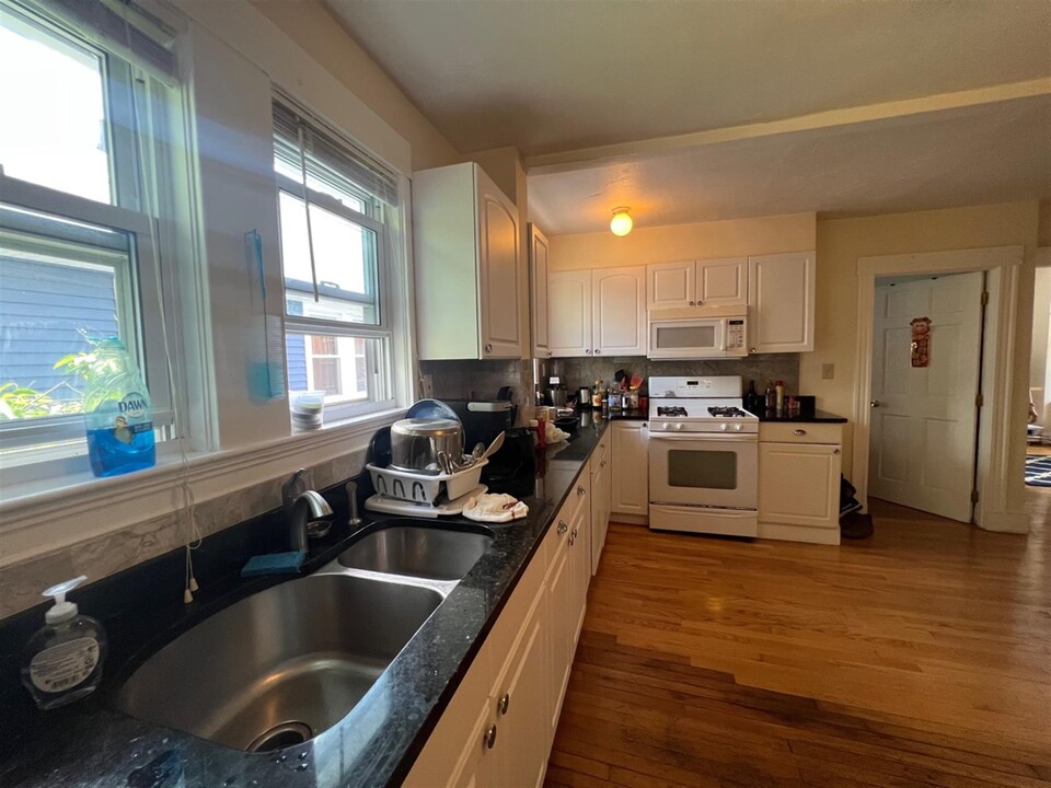 119 Albion St, Unit 2 in Somerville, MA - Building Photo