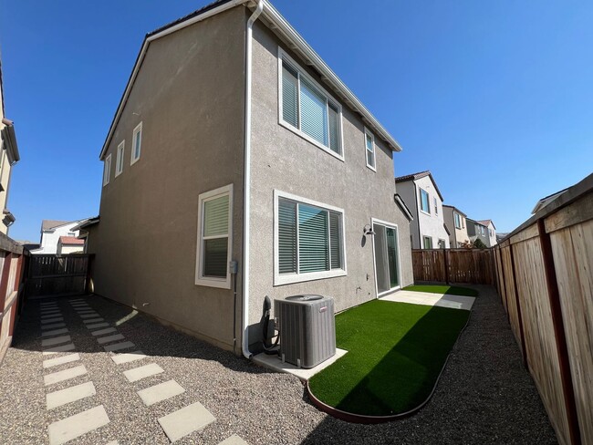 830 Twin Oaks Rd in Madera, CA - Building Photo - Building Photo