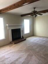 1164 Hopemont Dr in Virginia Beach, VA - Foto de edificio - Building Photo