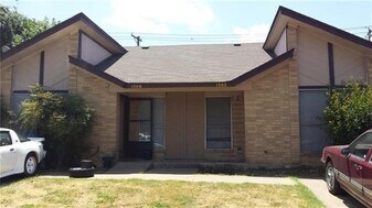 1700 Justin Lyn St in Arlington, TX - Building Photo