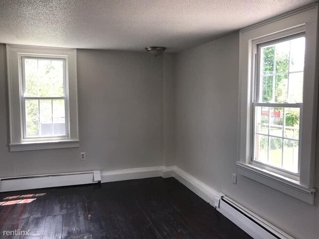 227 Windsor Ave, Unit 3 in Windsor, CT - Foto de edificio - Building Photo