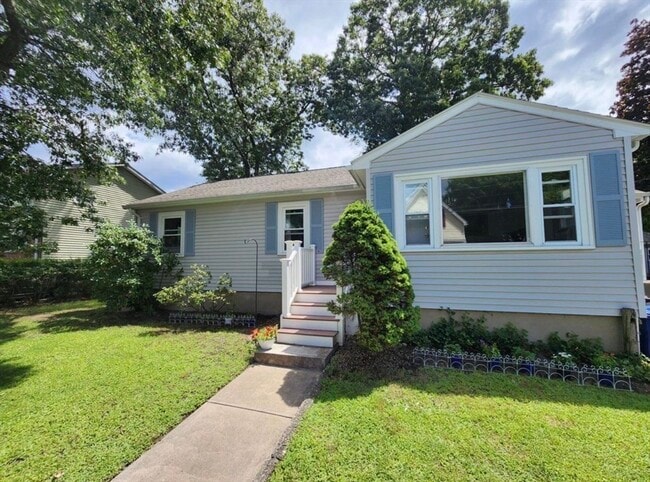 property at 9 Gregg St