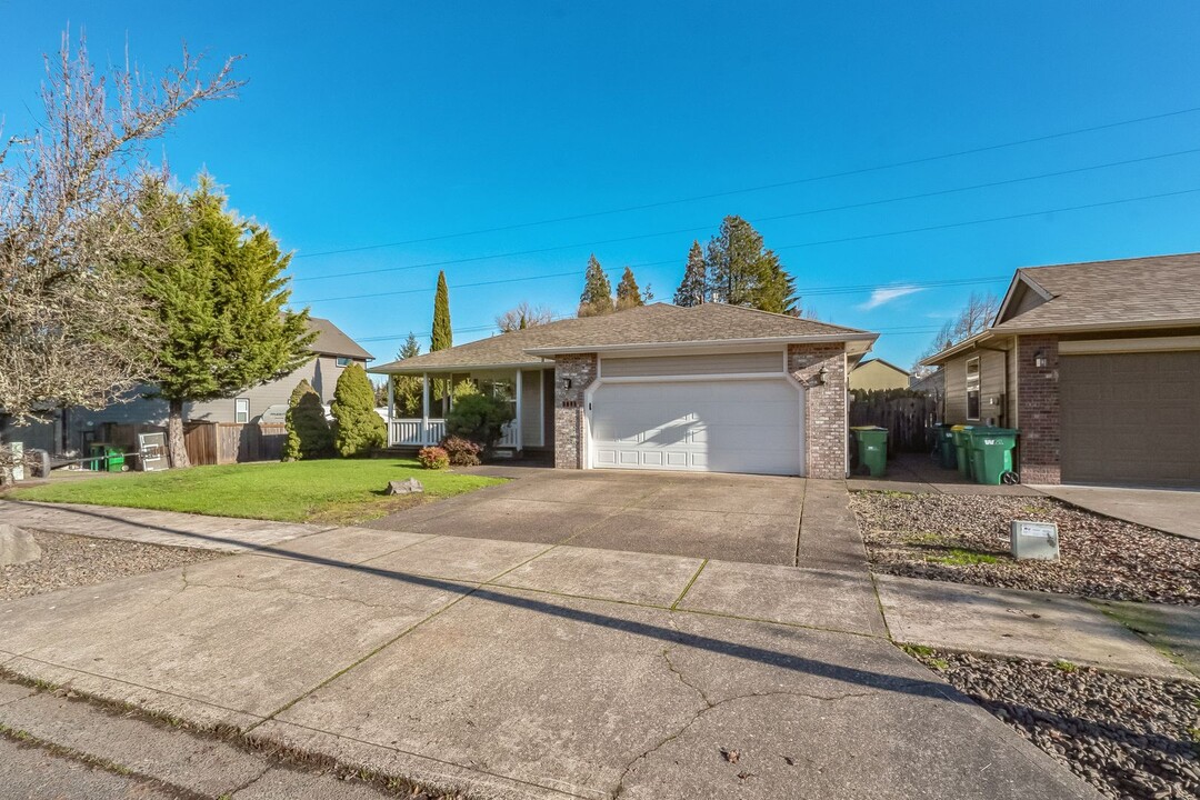 2411 Gardenia St in Forest Grove, OR - Building Photo