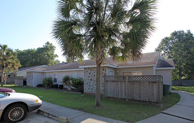 8330 Country Walk Dr in Pensacola, FL - Building Photo - Building Photo