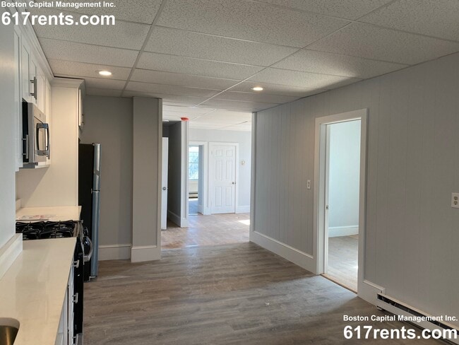 94 Irving St, Unit 3 in Everett, MA - Foto de edificio - Building Photo