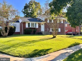 12215 Hunters Ln in Rockville, MD - Building Photo