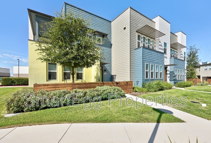 9015 Cattle Baron Path in Austin, TX - Building Photo