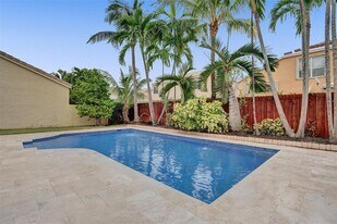 725 NW 156th Ave in Pembroke Pines, FL - Building Photo