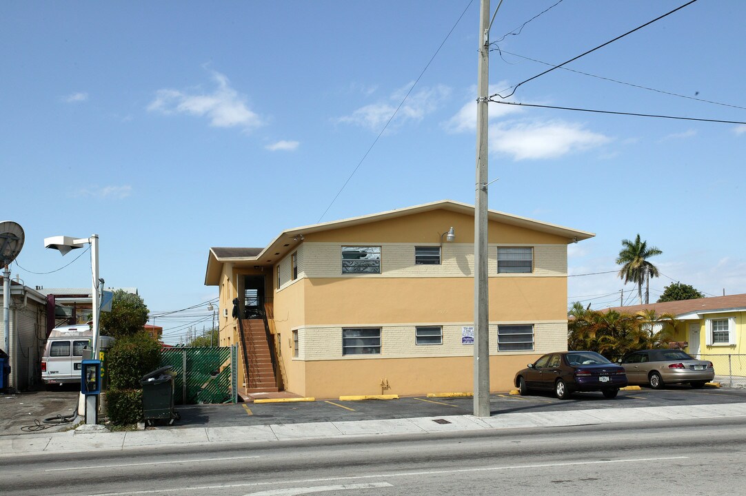 2972 W 8th Ave in Hialeah, FL - Building Photo