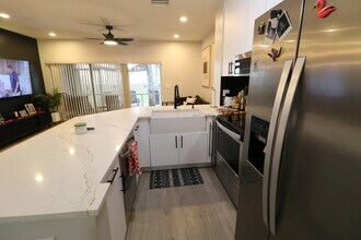 6848 Brook Hollow Rd in Greenacres, FL - Foto de edificio - Building Photo