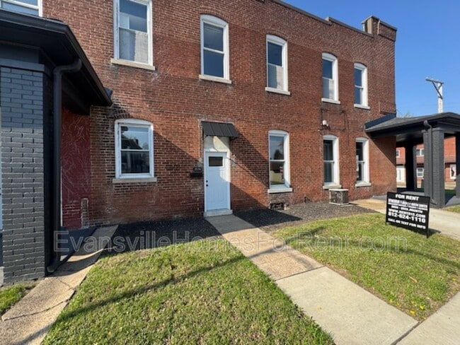 3036 W Maryland St in Evansville, IN - Building Photo - Building Photo