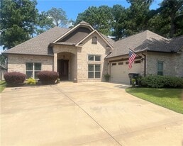 100 Newport Ave in Kathleen, GA - Building Photo