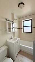 3933 N Clarendon Ave in Chicago, IL - Foto de edificio - Building Photo