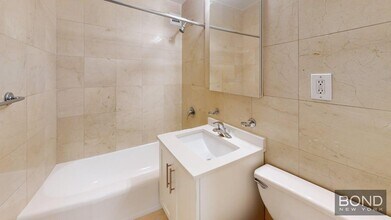 435 E 79th St in New York, NY - Building Photo - Building Photo