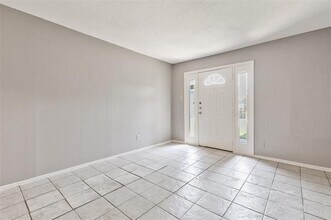 811 Redbird Dr in Irving, TX - Building Photo - Building Photo