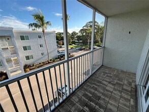 2650 Coconut Bay Ln in Sarasota, FL - Building Photo - Building Photo