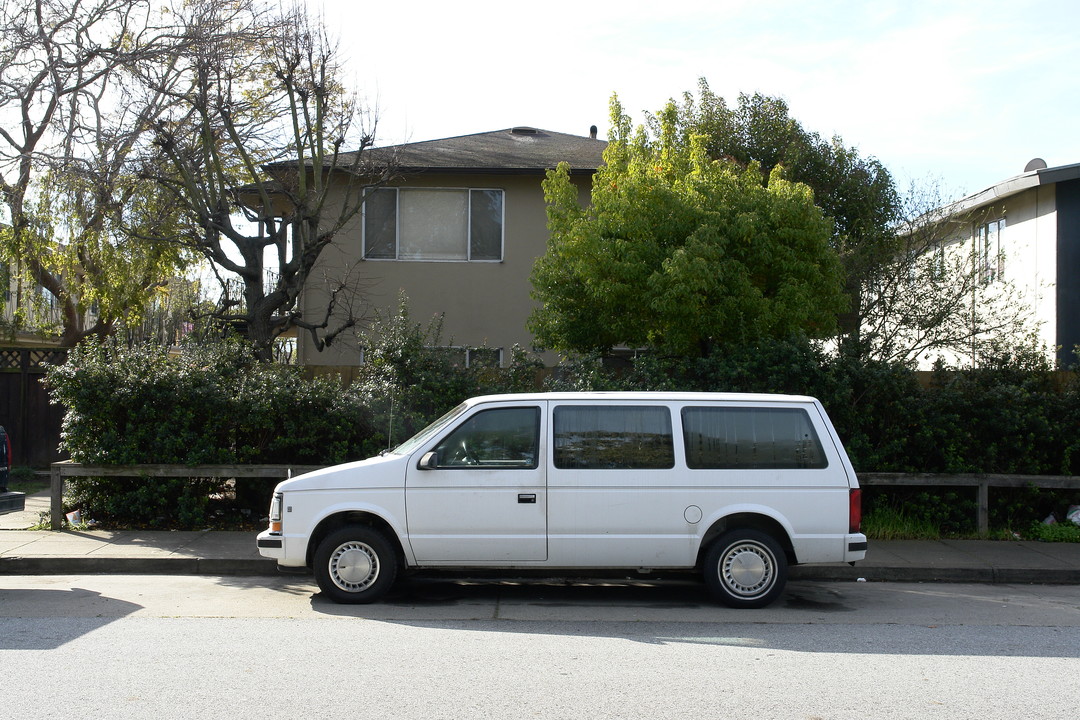 500 19th Ave in San Mateo, CA - Building Photo