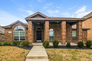 1323 Artemus Dr in Lancaster, TX - Building Photo