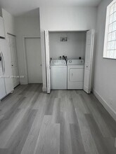 2179 Hacienda Ter in Weston, FL - Foto de edificio - Building Photo