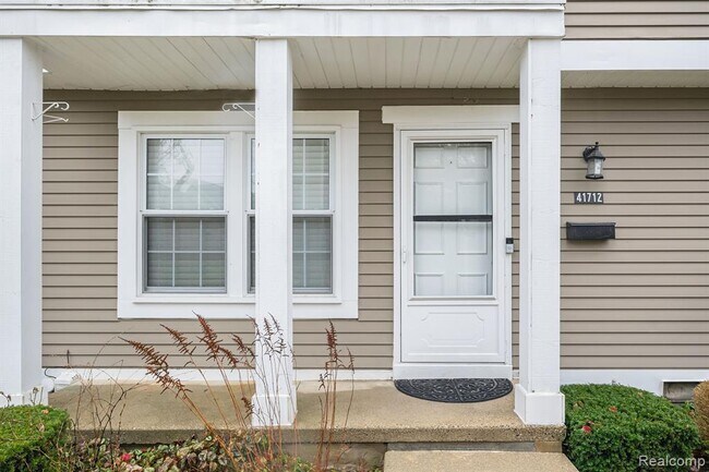 41712 Onaway Dr in Northville, MI - Building Photo - Building Photo